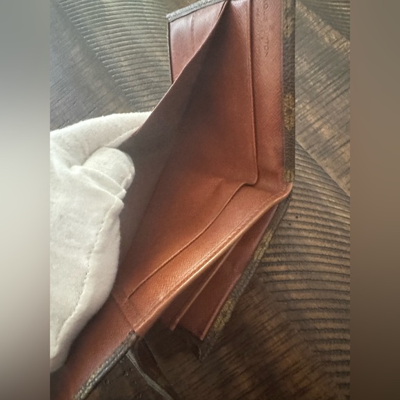 Louis Vuitton
Vintage 1988 Elise Wallet - Picture 9 of 16